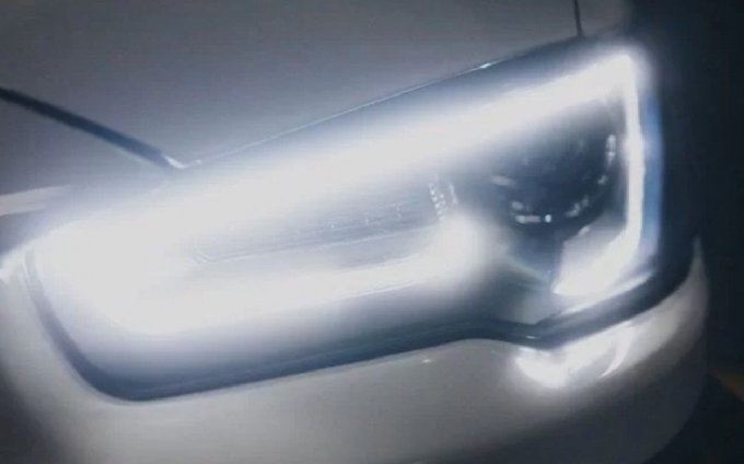 Llums de cotxes: aplicacions d'il·luminació i sistemes de connexió per a automòbils